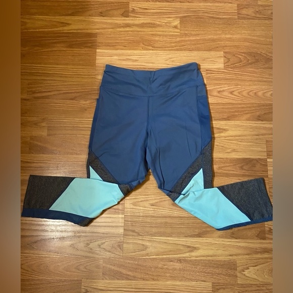 Avia Pants - Blue Color Block Avia Capri Leggings!!🩵💙